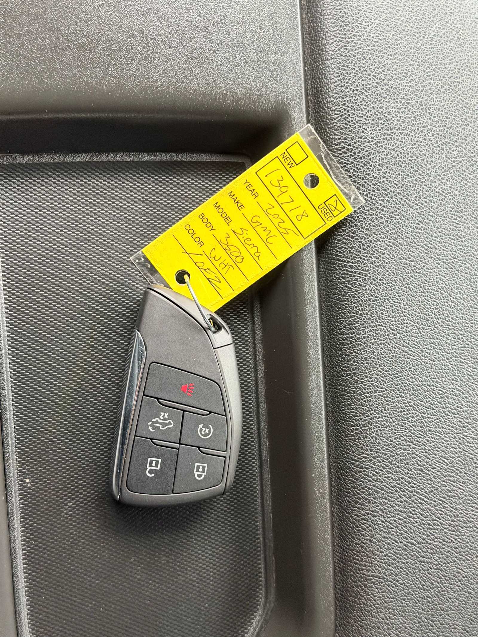 Thumbnail: 2025 GMC Sierra 3500 - 33