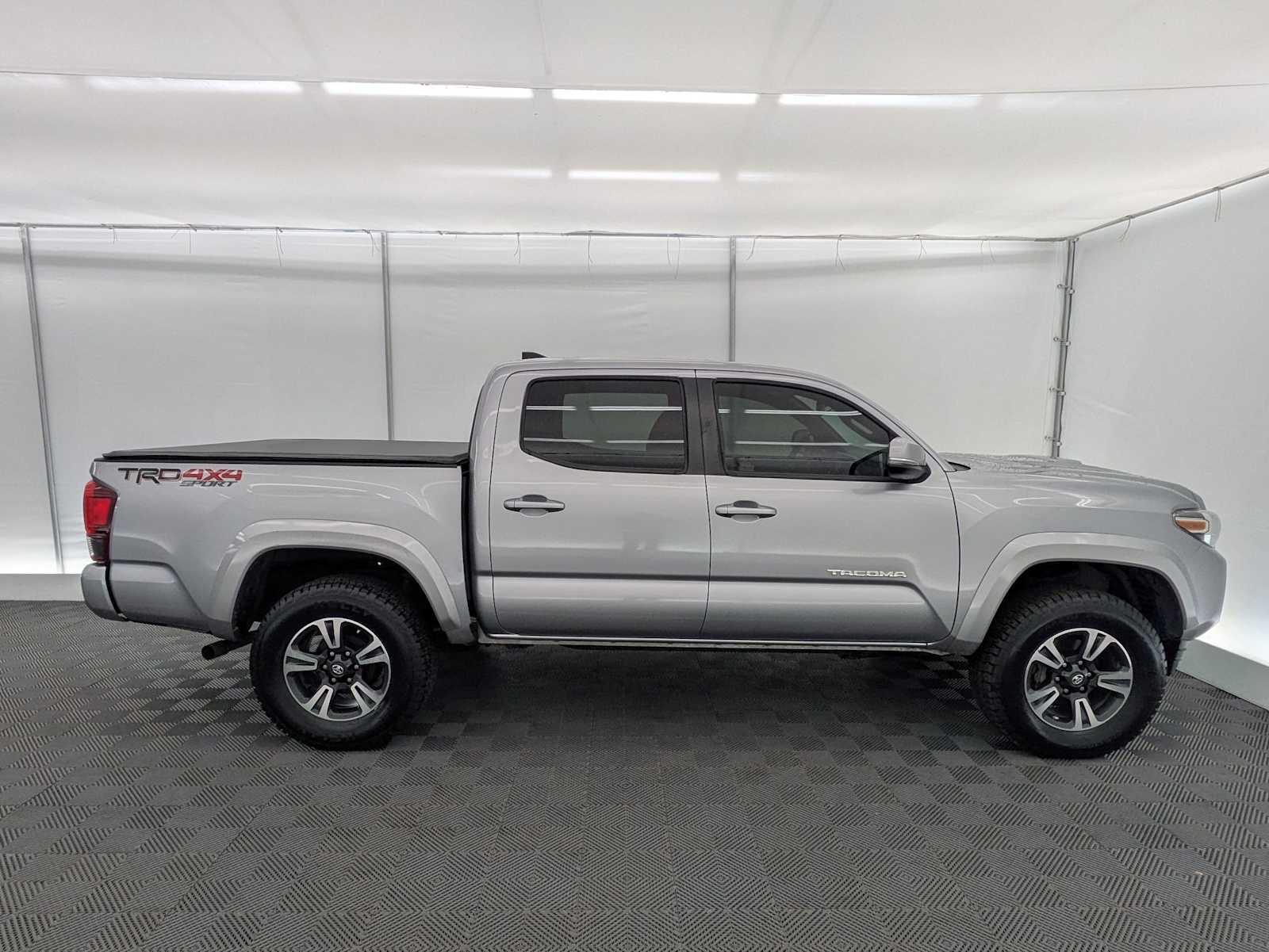 Thumbnail: 2019 Toyota Tacoma - 7