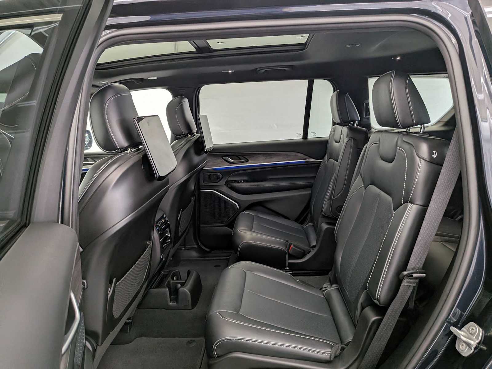 Thumbnail: 2024 Jeep Grand Cherokee L - 22