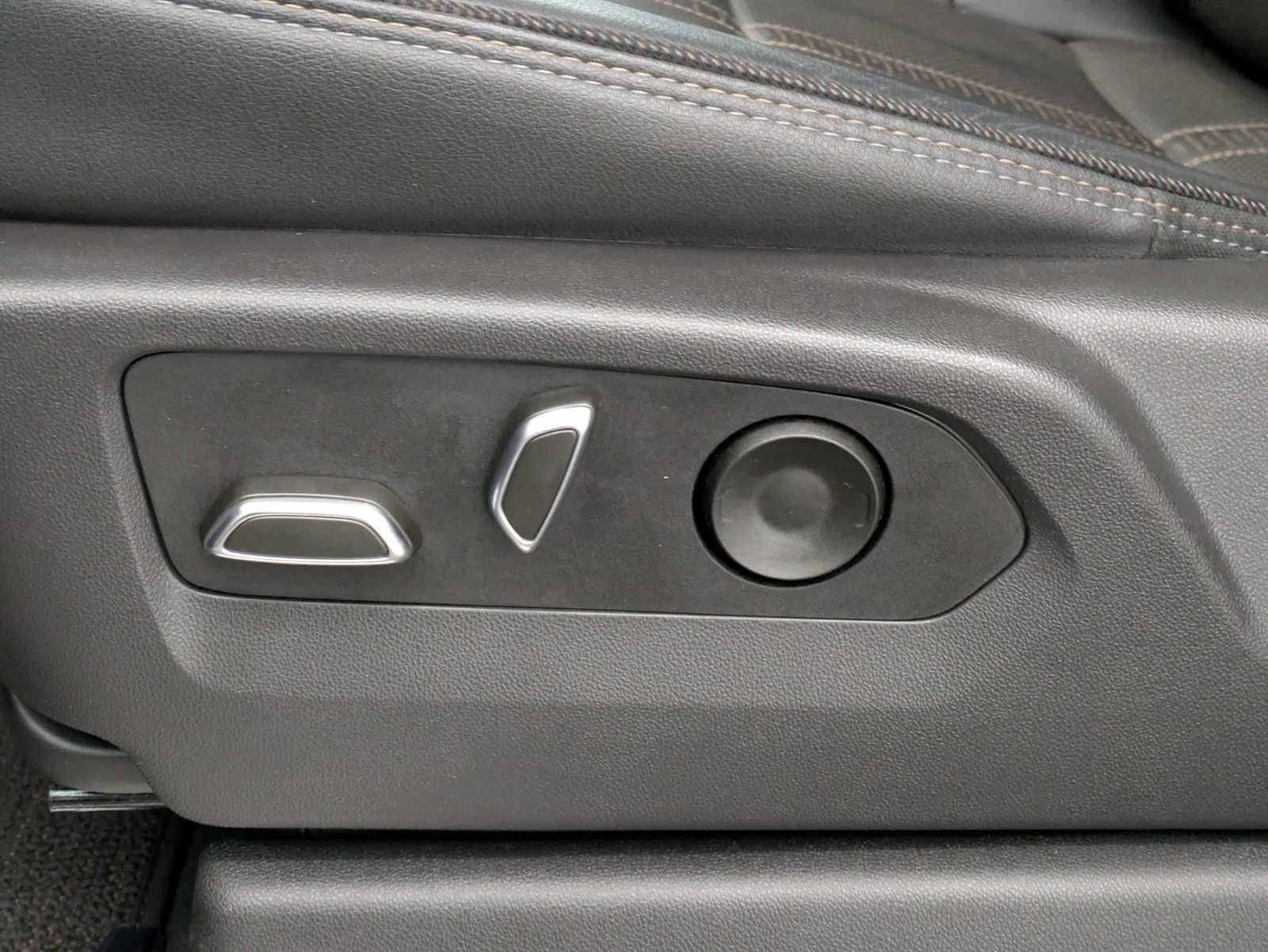 Thumbnail: 2024 Chevrolet Silverado 3500 - 21