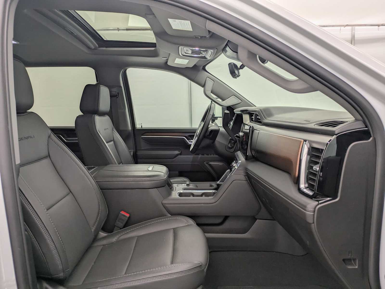 Thumbnail: 2025 GMC Sierra 3500 - 24