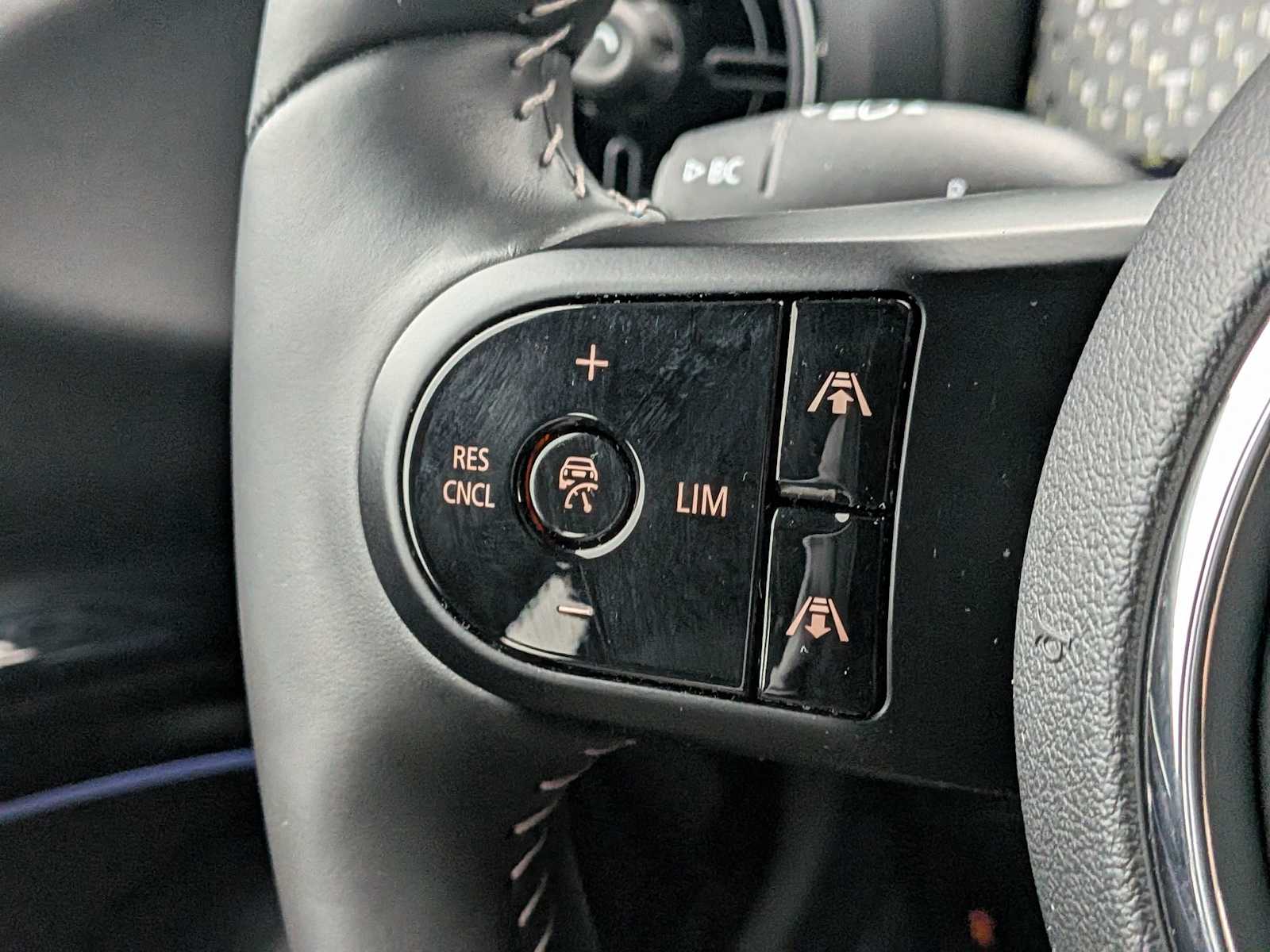 Thumbnail: 2022 MINI Cooper Hardtop - 24