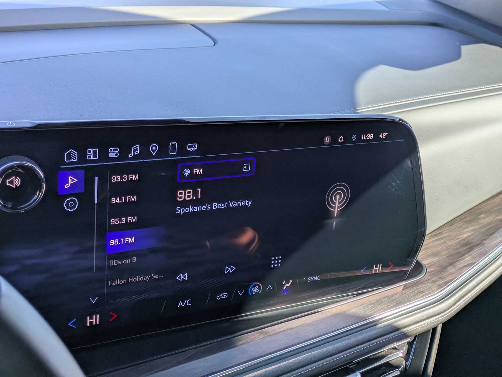 Thumbnail: 2025 Chevrolet Suburban - 27