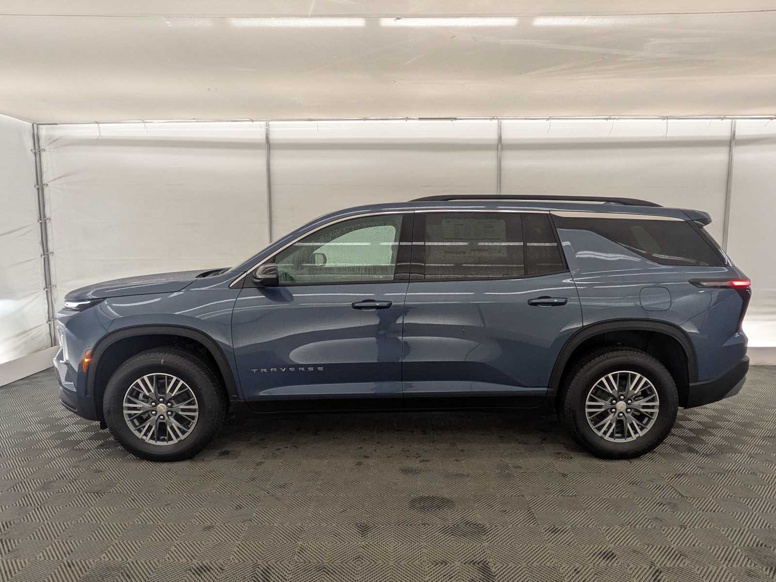 2025 Chevrolet Traverse LT 3