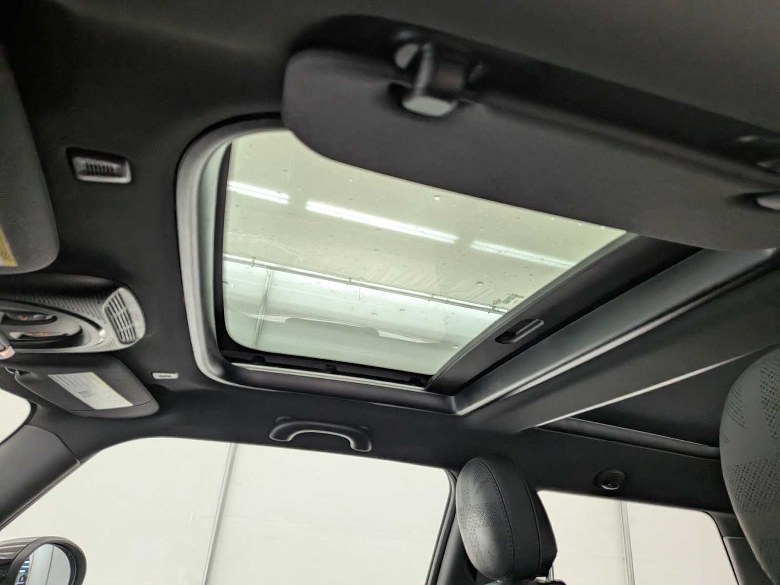 Thumbnail: 2022 MINI Cooper Hardtop - 20