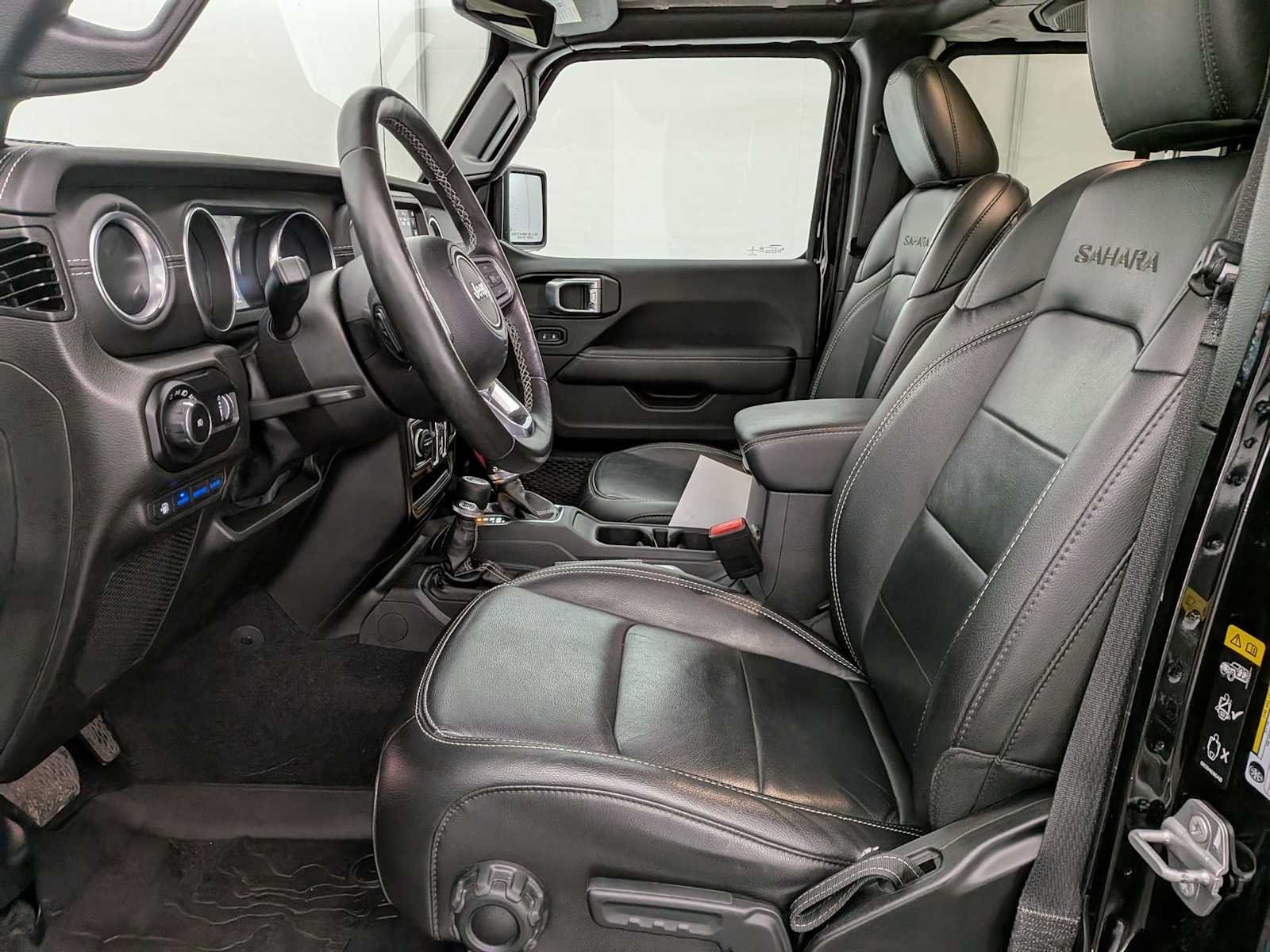 Thumbnail: 2023 Jeep Wrangler - 17