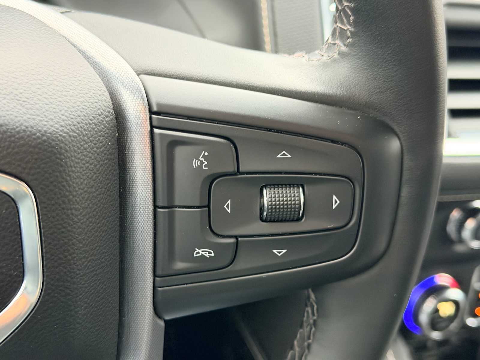 Thumbnail: 2023 GMC Yukon XL - 25