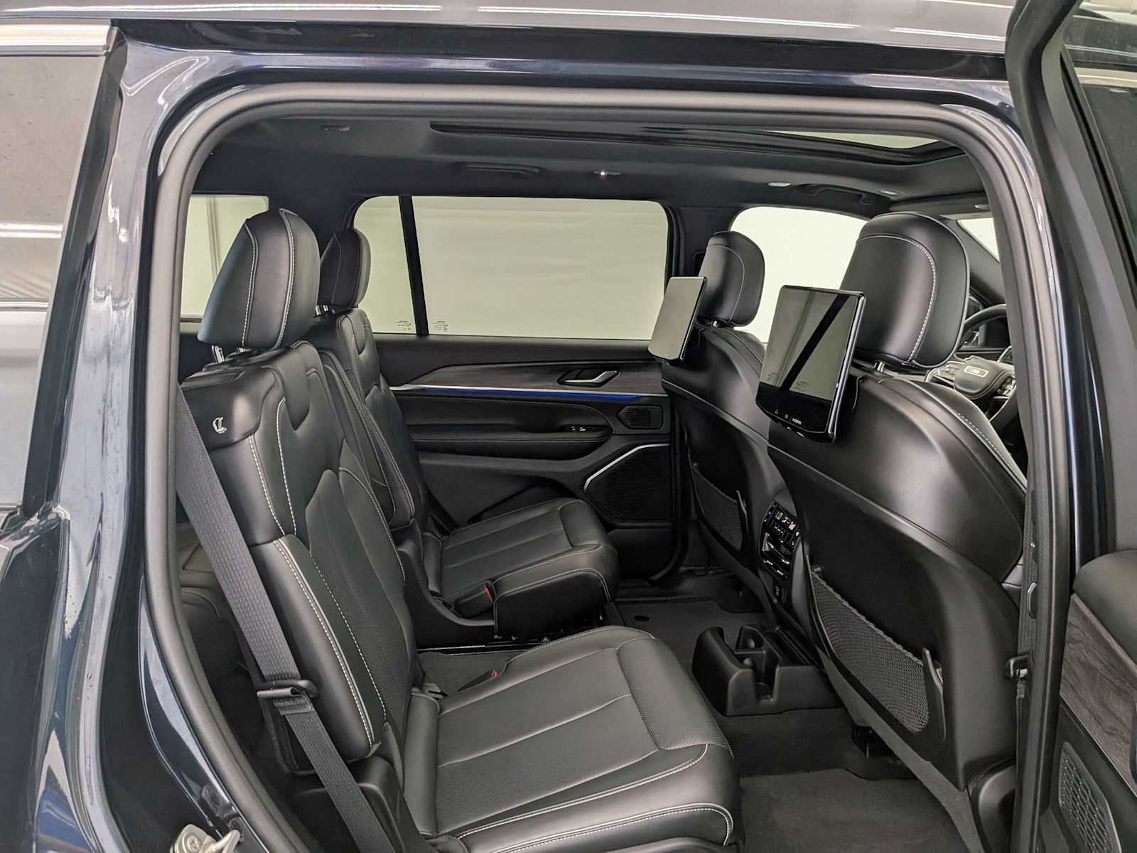 Thumbnail: 2024 Jeep Grand Cherokee L - 23