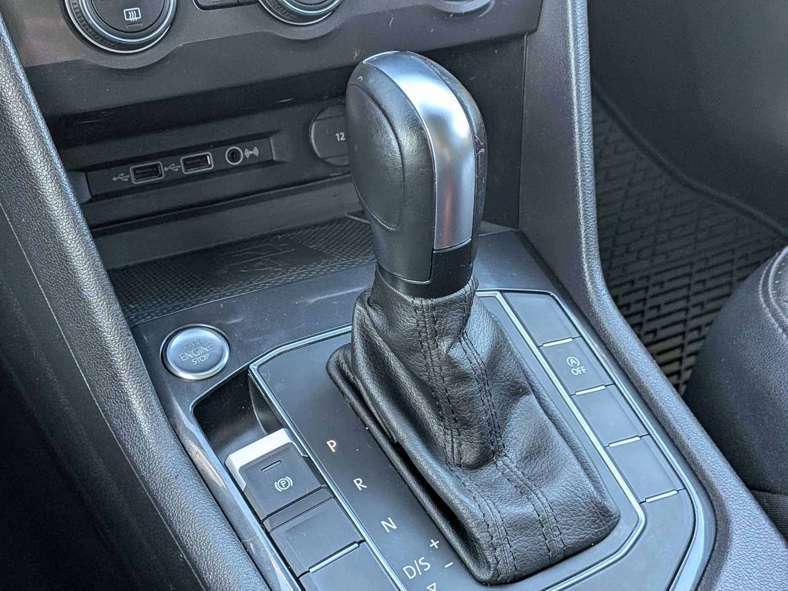 Thumbnail: 2020 Volkswagen Tiguan - 32