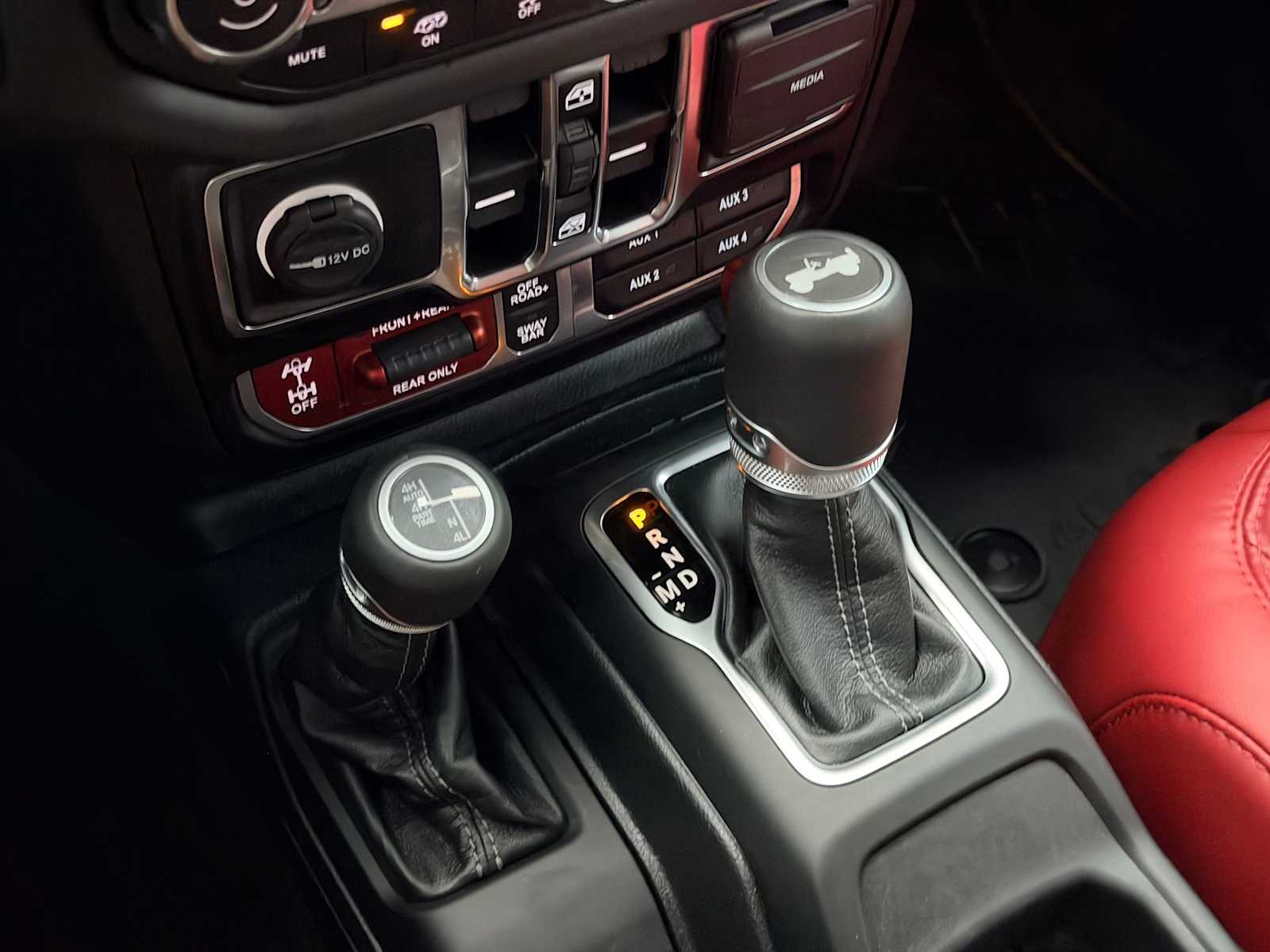 Thumbnail: 2024 Jeep Wrangler - 32