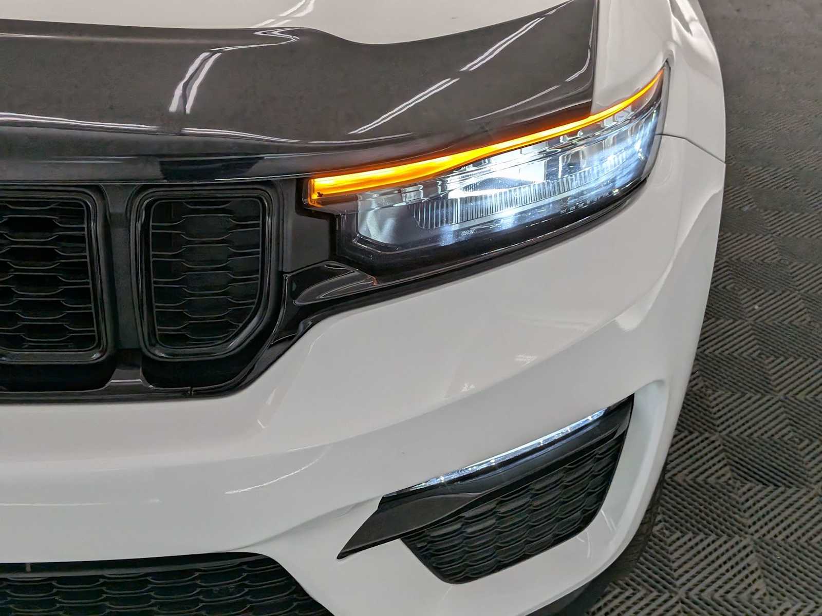 Thumbnail: 2023 Jeep Grand Cherokee - 10