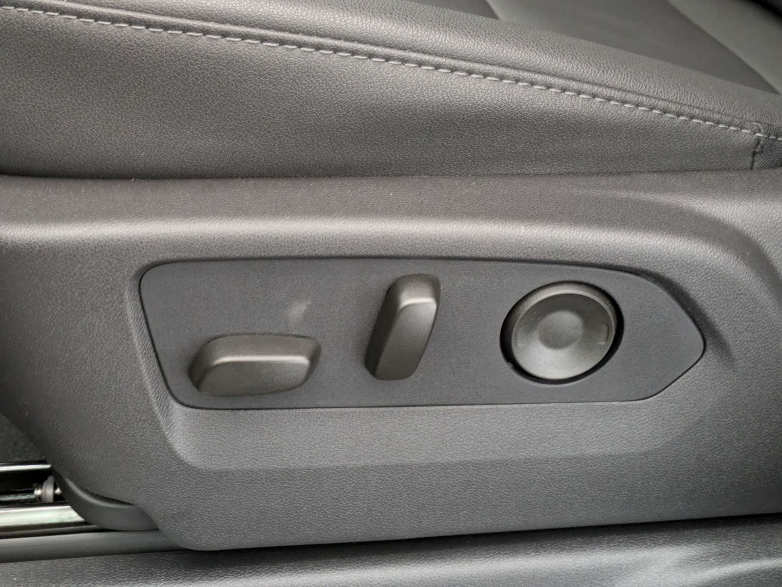 Thumbnail: 2026 Chevrolet Silverado 1500 - 19