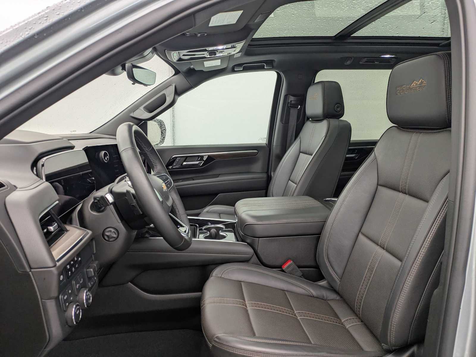 Thumbnail: 2025 Chevrolet Suburban - 18