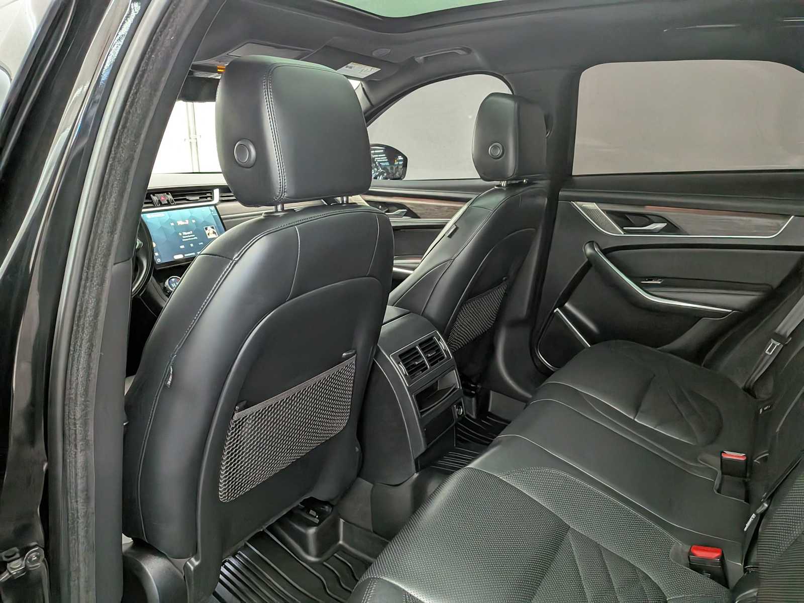 Thumbnail: 2021 Jaguar F-Pace - 18