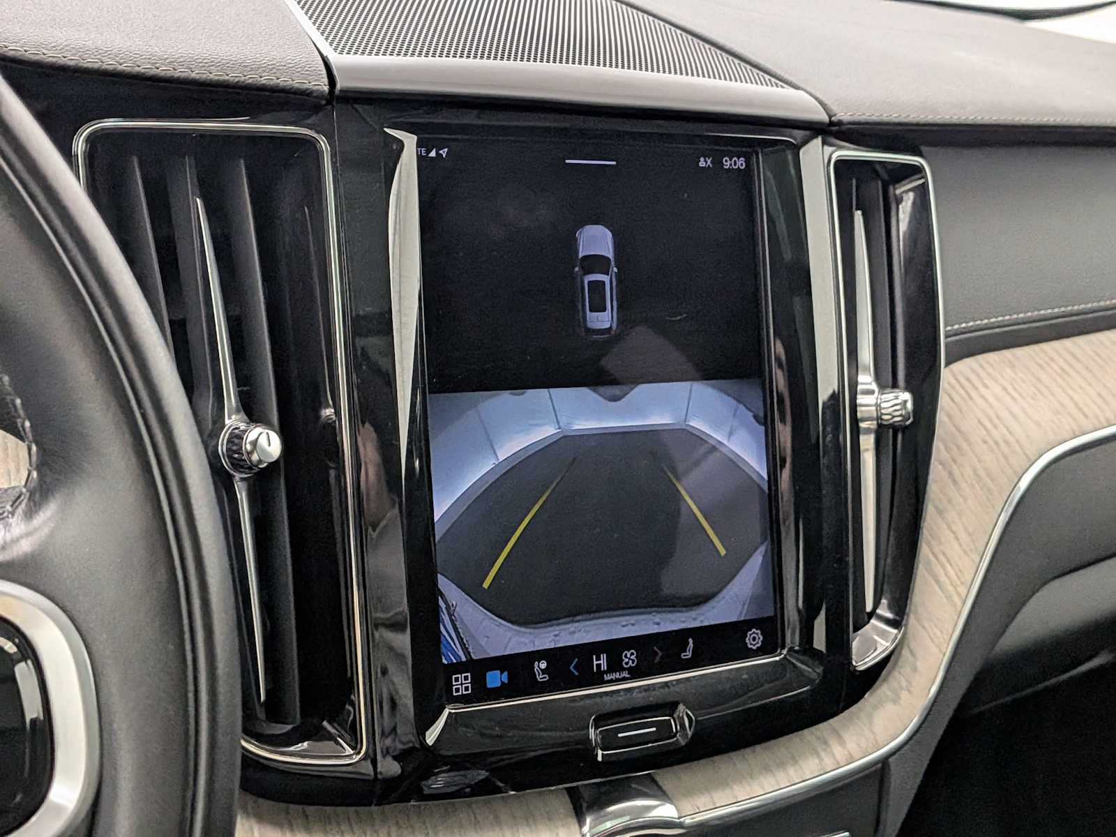 Thumbnail: 2022 Volvo XC60 - 31