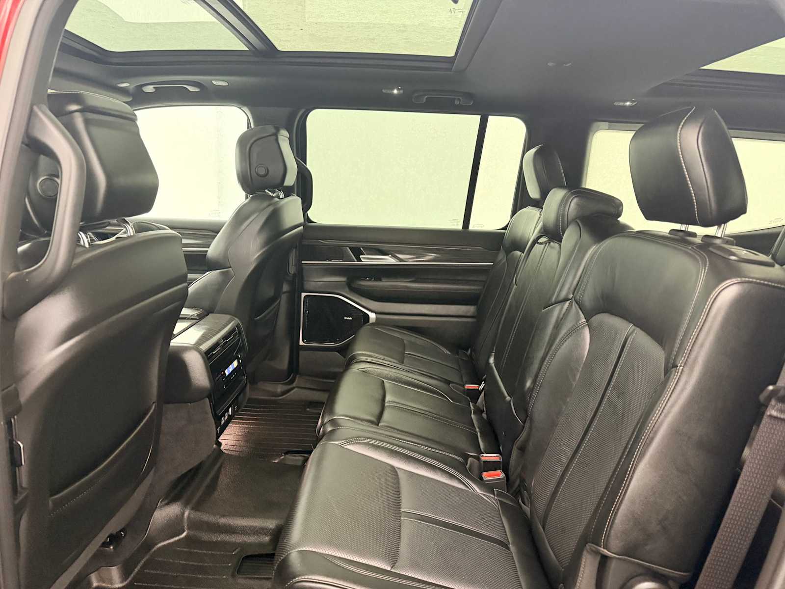 Thumbnail: 2023 Jeep Wagoneer - 20