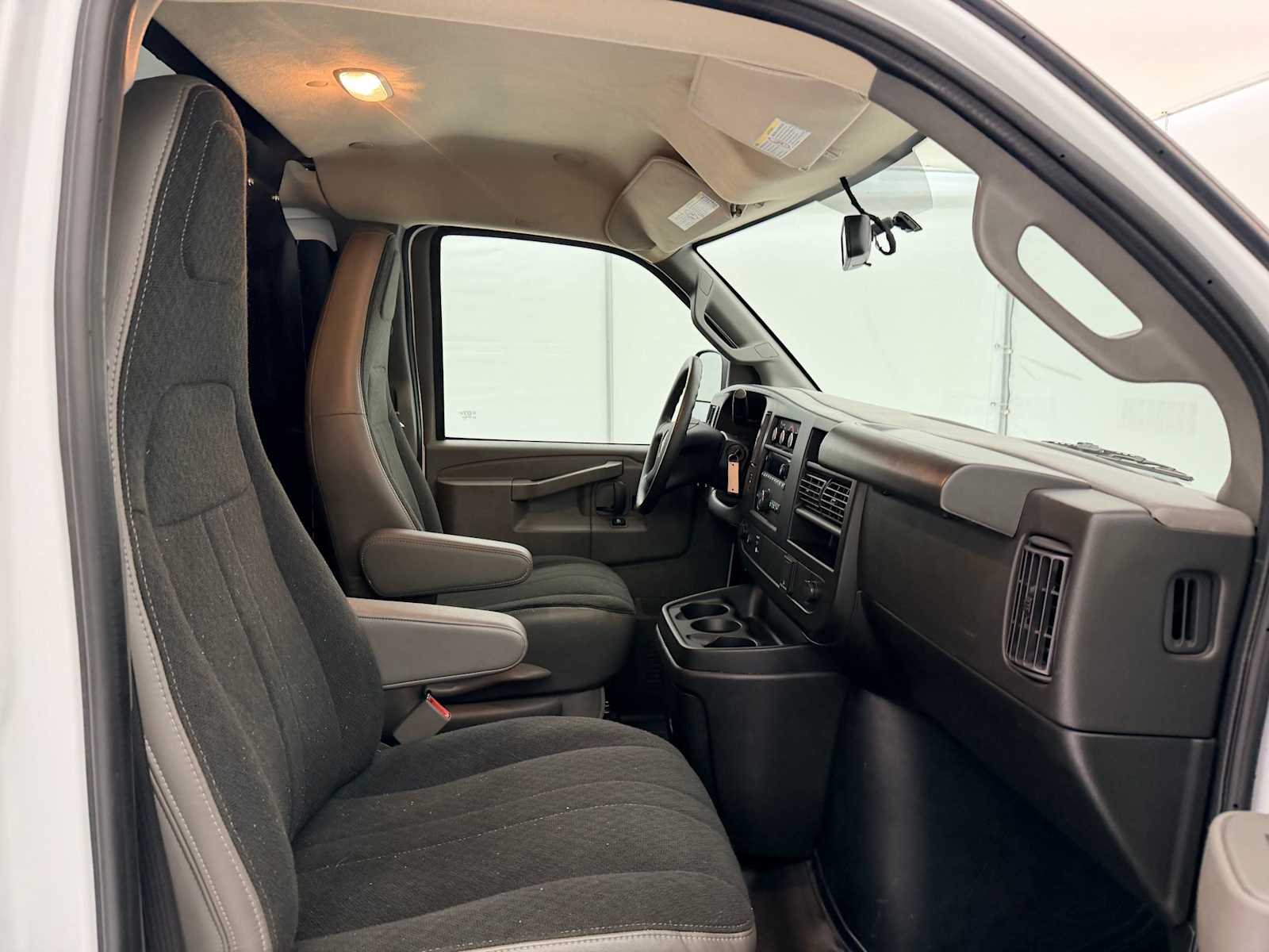 Thumbnail: 2024 GMC Savana - 15