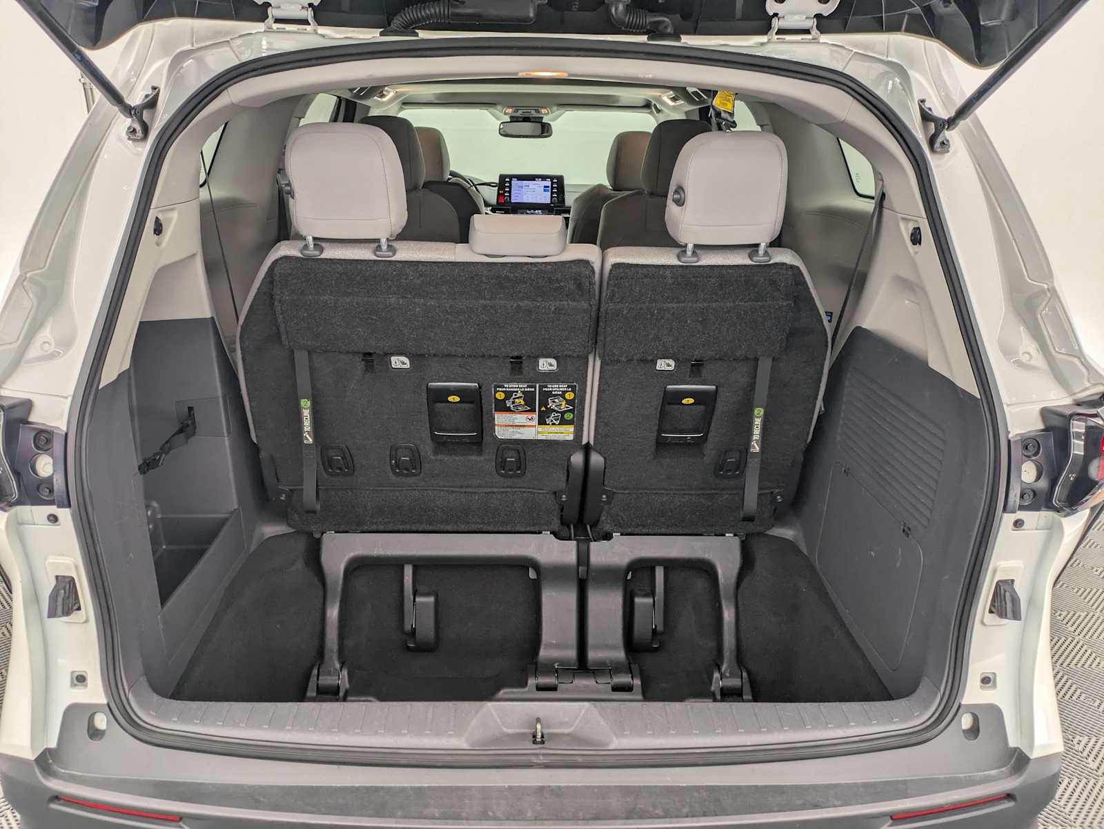 Thumbnail: 2024 Toyota Sienna - 33