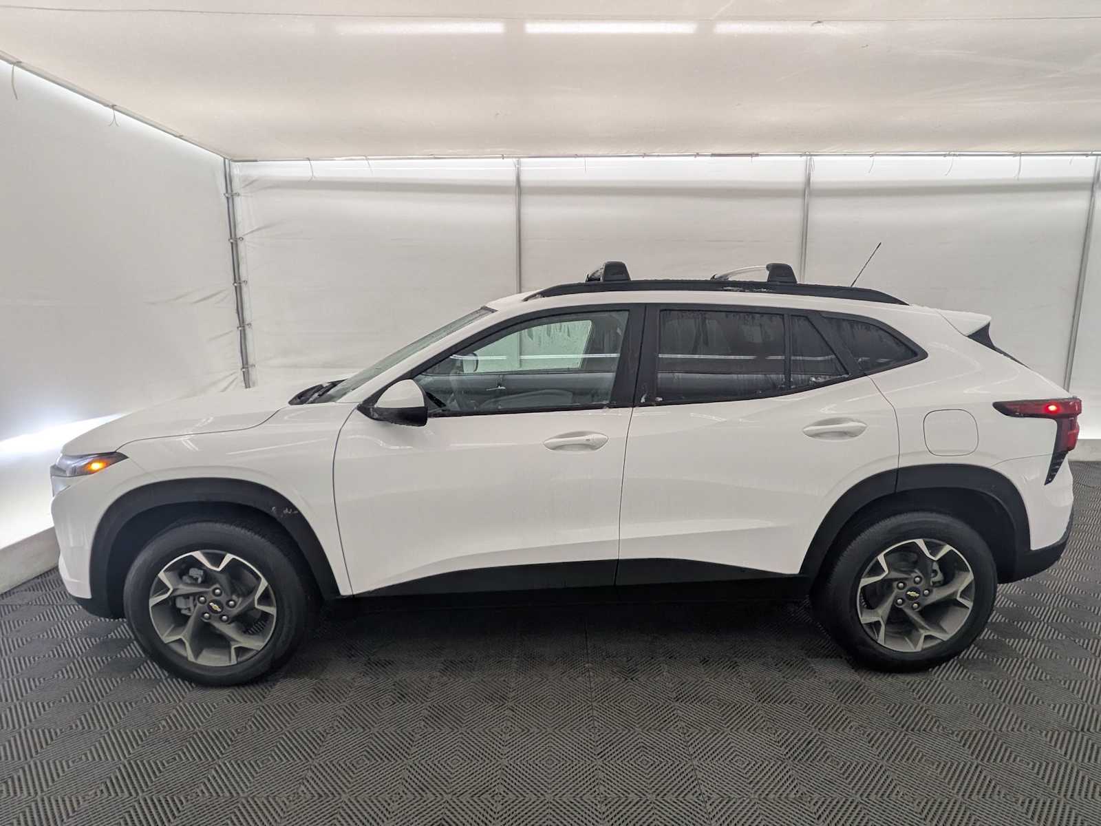 Thumbnail: 2025 Chevrolet Trax - 3