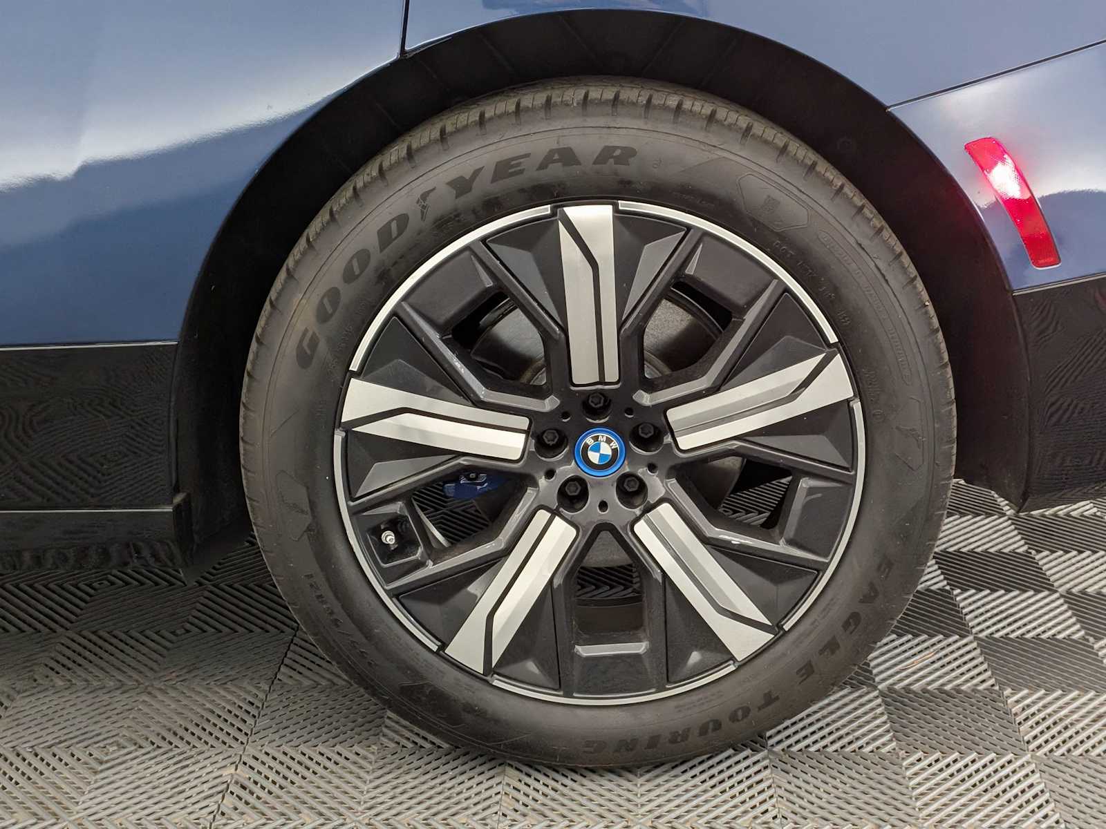 Thumbnail: 2023 BMW iX - 14