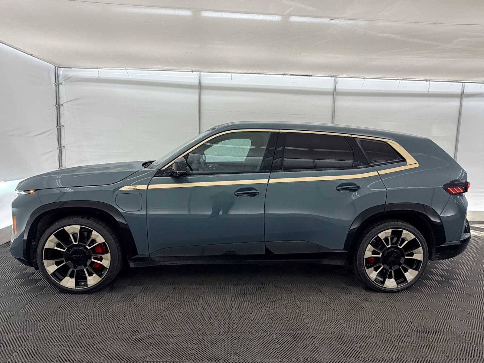 Thumbnail: 2023 BMW XM - 3