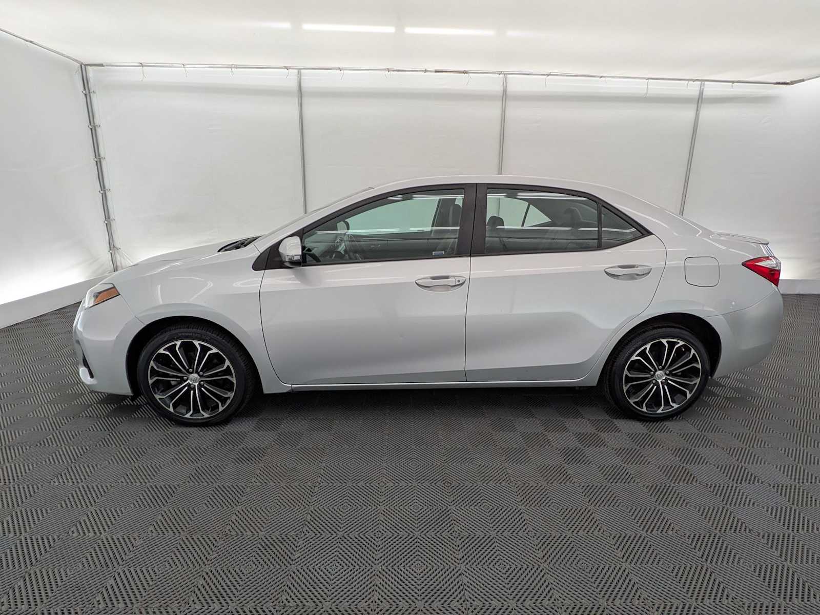 Thumbnail: 2016 Toyota Corolla - 3