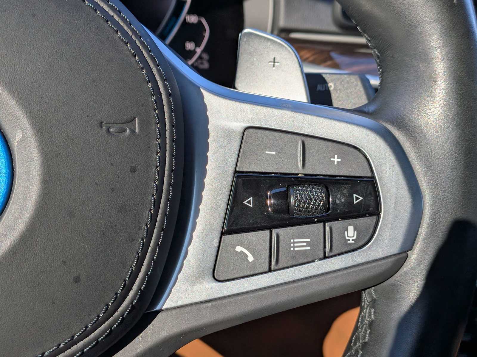 Thumbnail: 2023 BMW 5 Series - 25