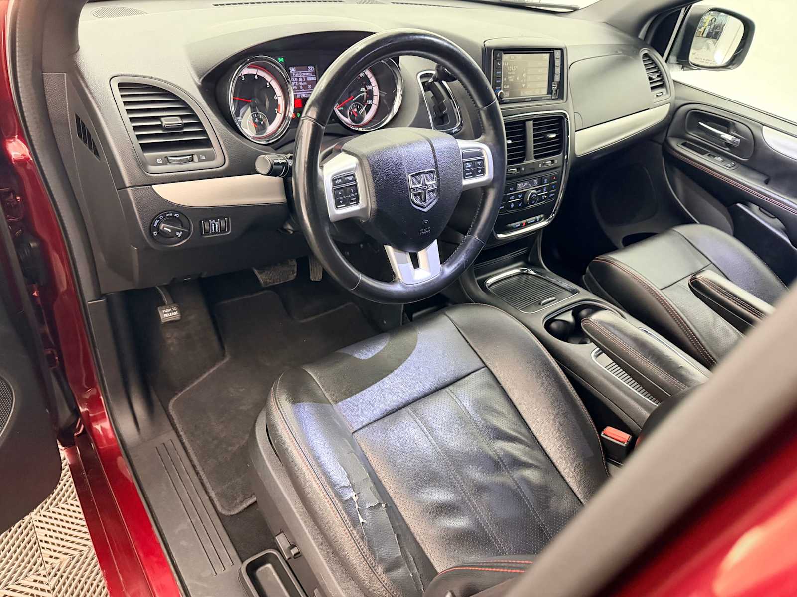 Thumbnail: 2017 Dodge Grand Caravan - 2