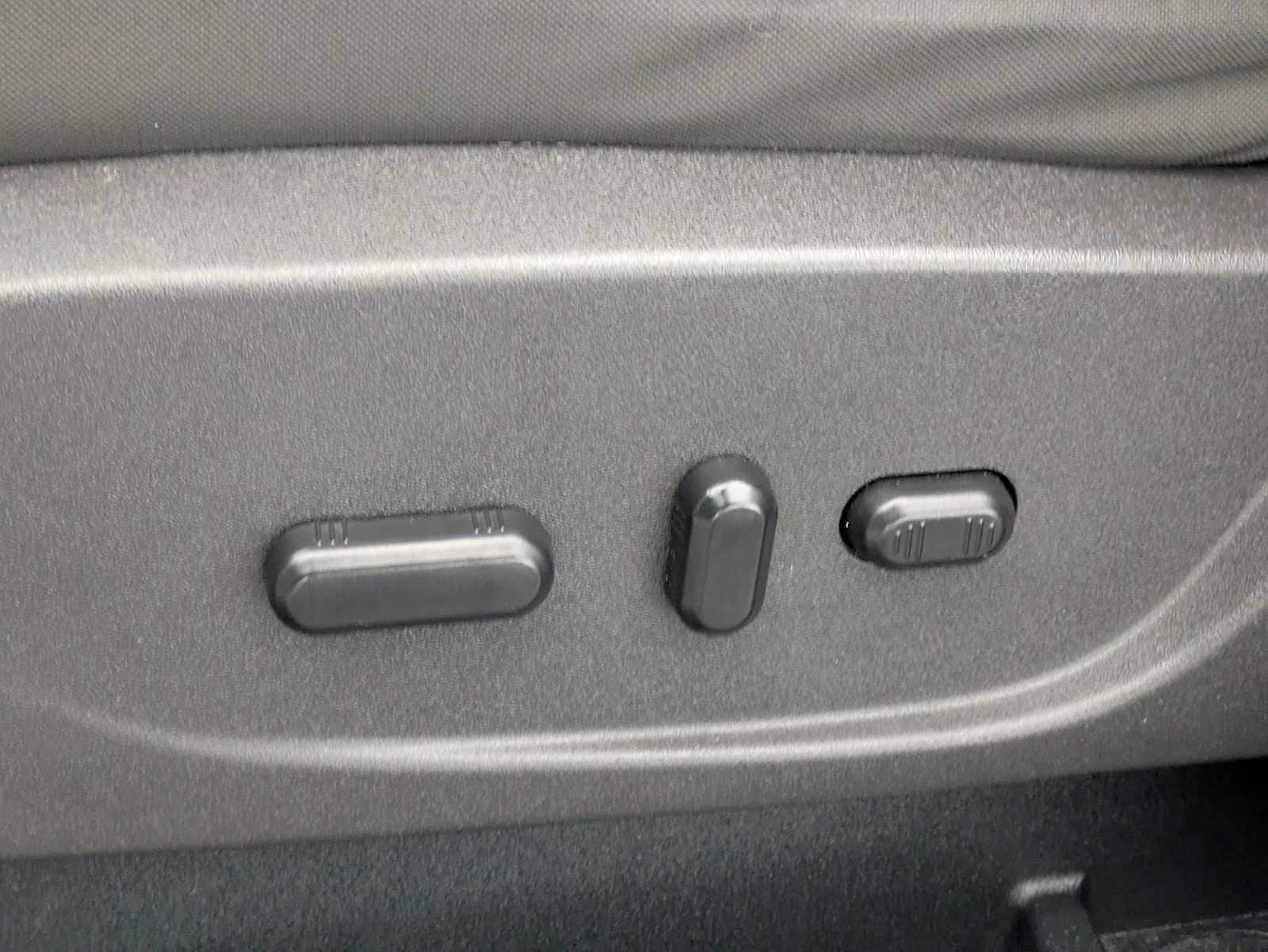 Thumbnail: 2015 Ford Escape - 18