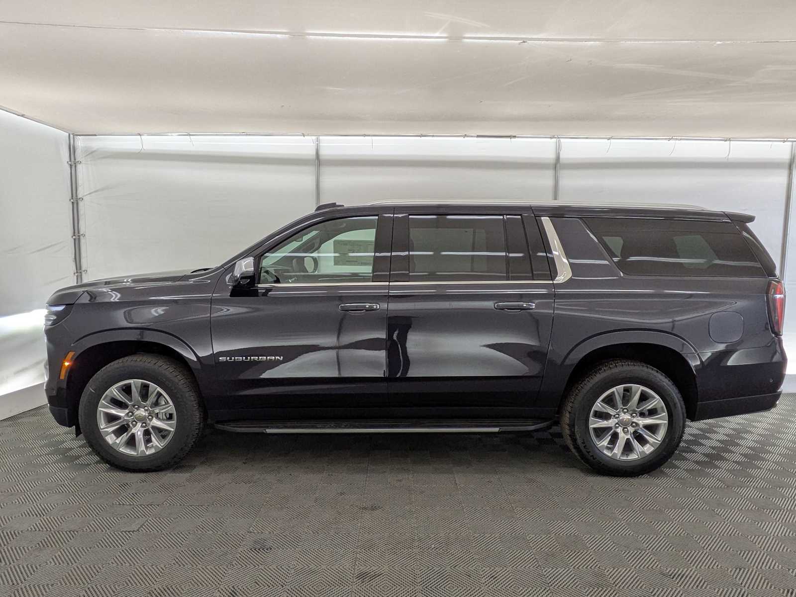 Thumbnail: 2025 Chevrolet Suburban - 3