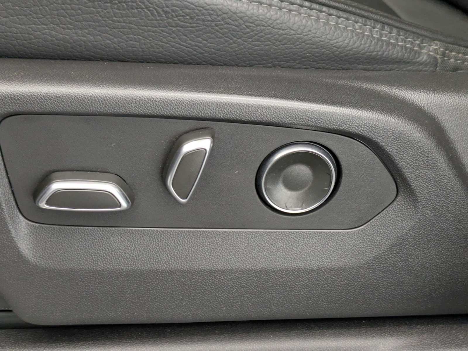 Thumbnail: 2025 GMC Sierra 3500 - 19