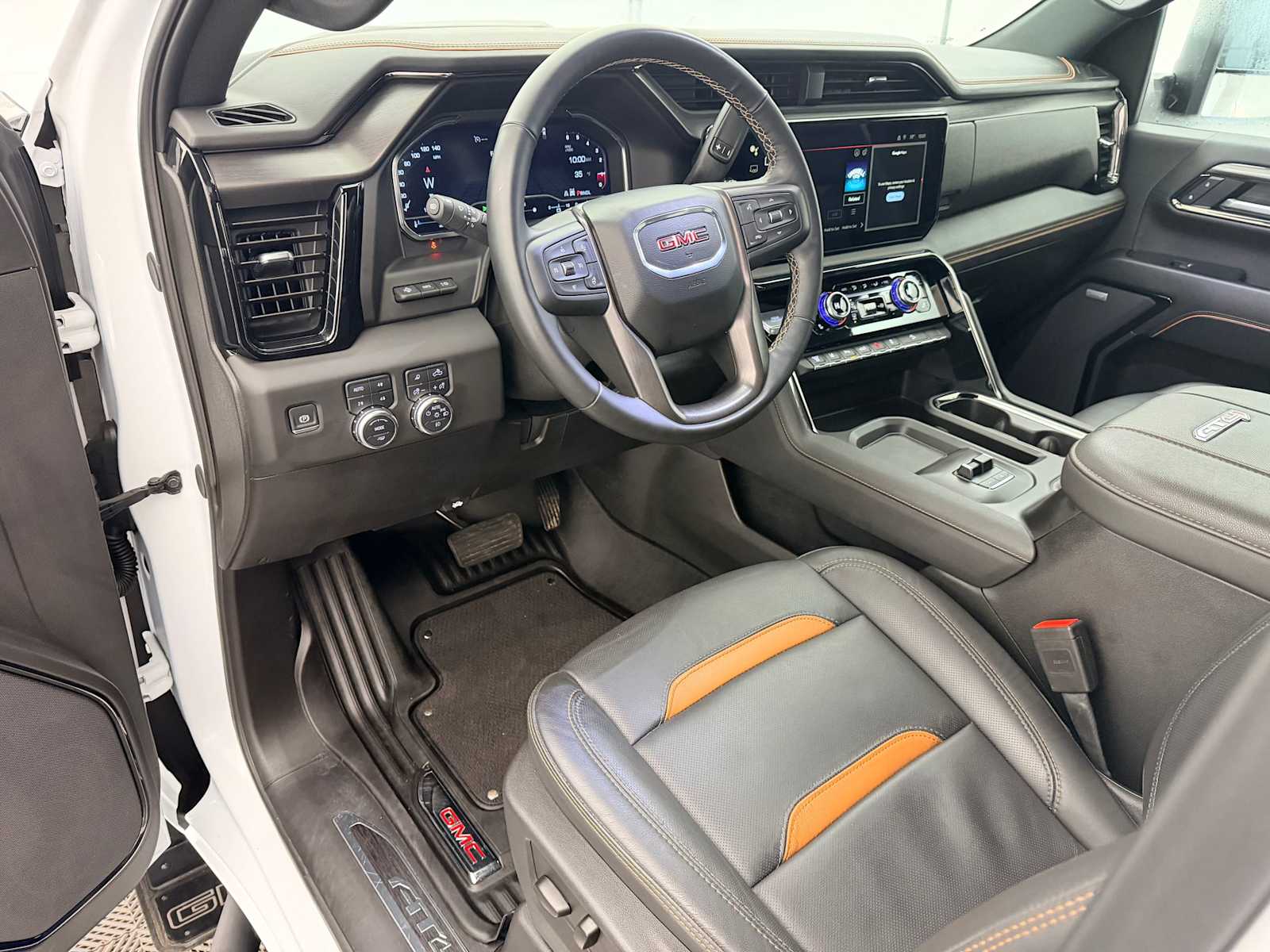 Thumbnail: 2025 GMC Sierra 2500 - 2