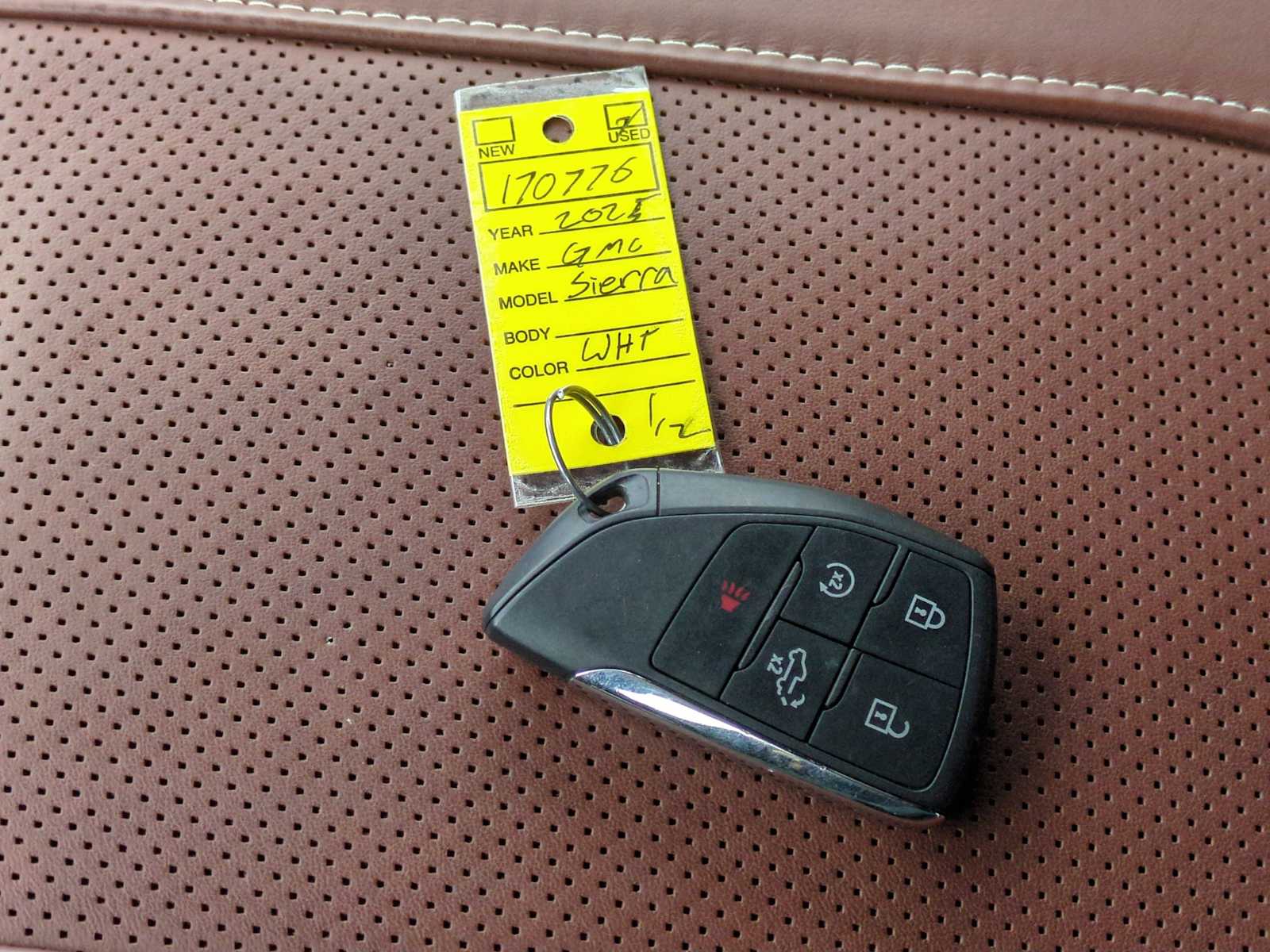 Thumbnail: 2025 GMC Sierra 1500 - 32