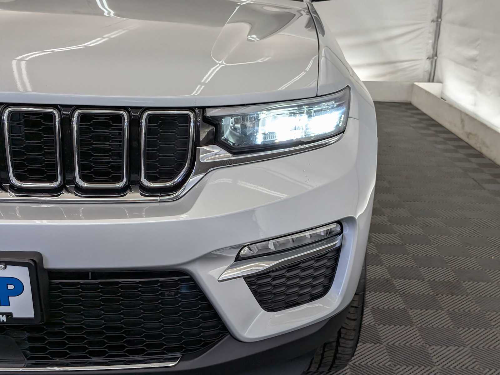 Thumbnail: 2024 Jeep Grand Cherokee - 10