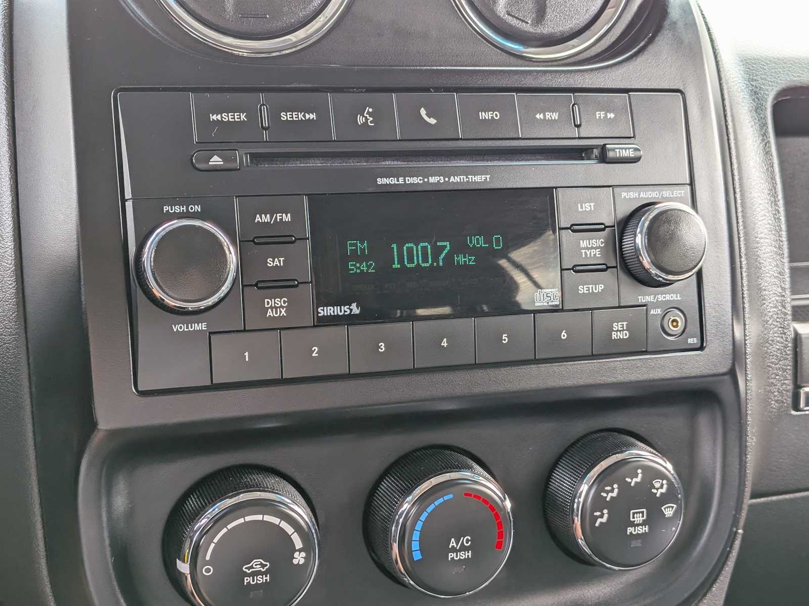 Thumbnail: 2016 Jeep Patriot - 28