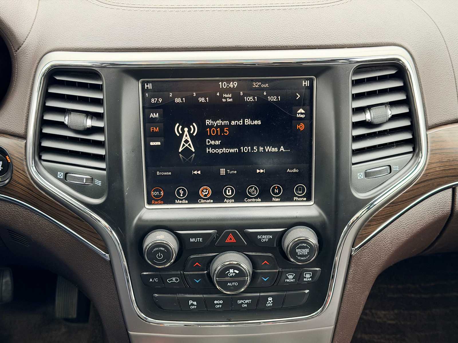 Thumbnail: 2018 Jeep Grand Cherokee - 28