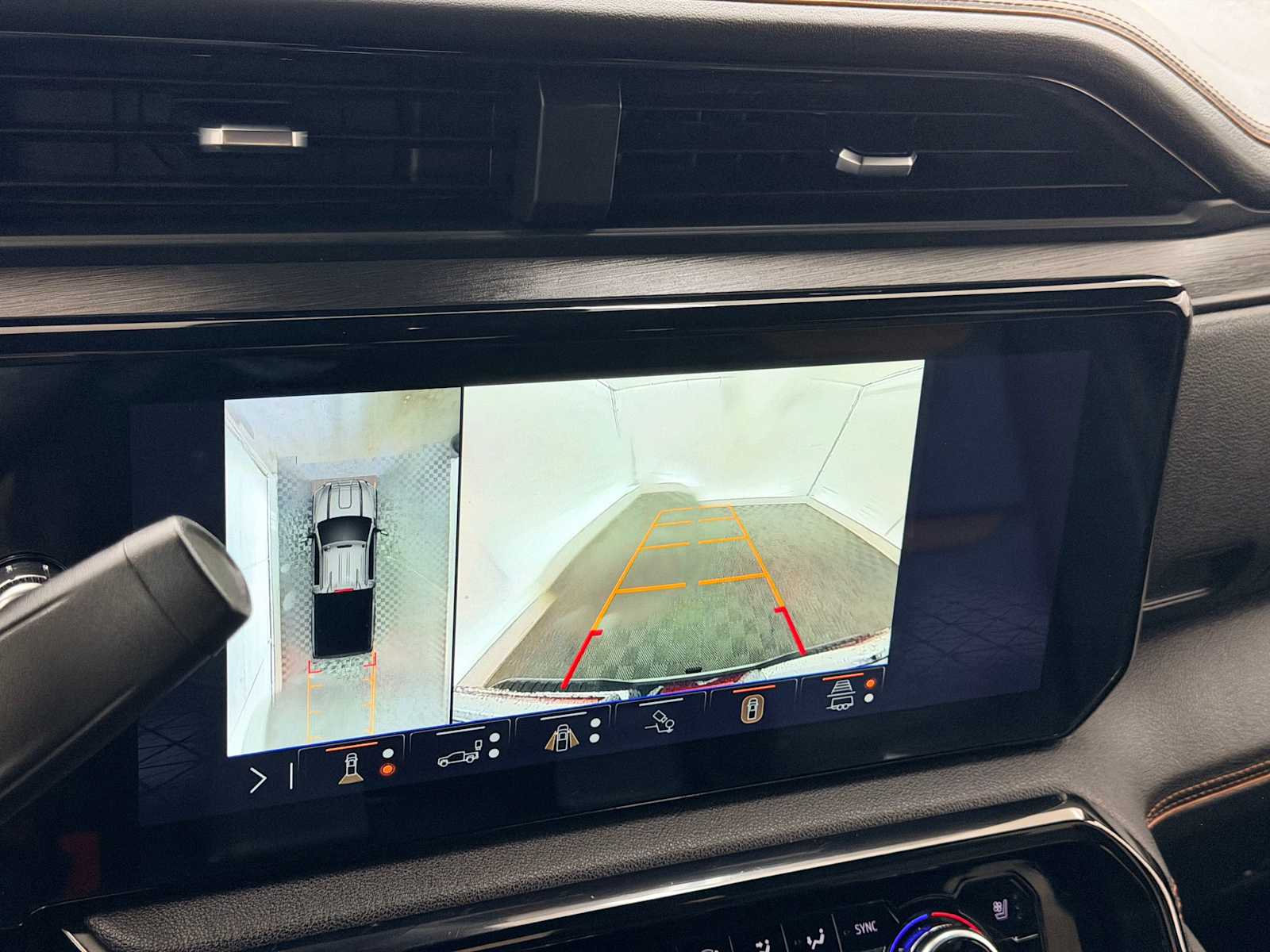 Thumbnail: 2025 GMC Sierra 3500 - 32