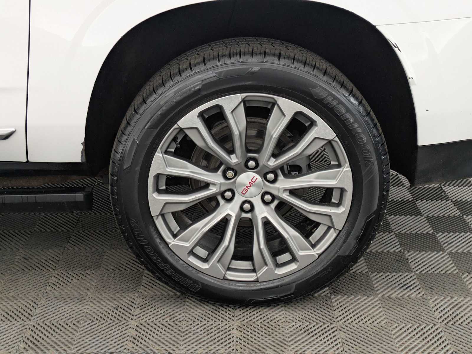 Thumbnail: 2021 GMC Yukon XL - 16