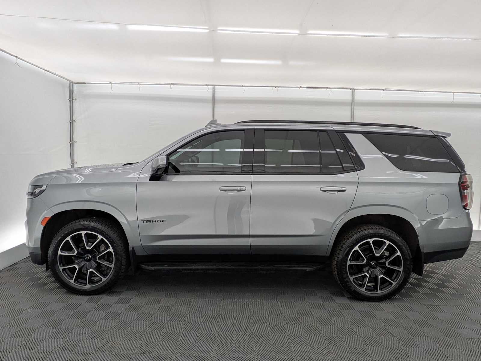 Thumbnail: 2024 Chevrolet Tahoe - 3