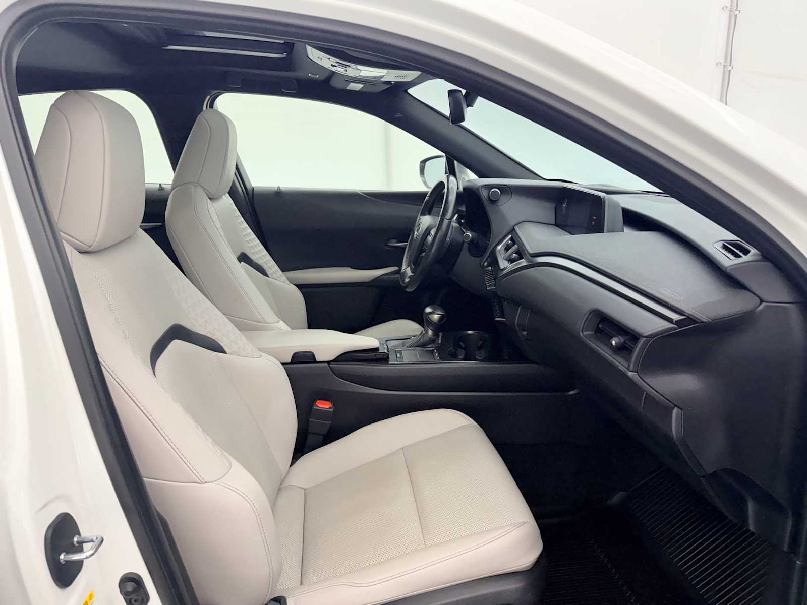 Thumbnail: 2019 Lexus UX - 22