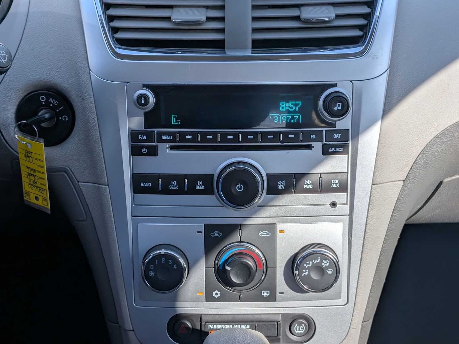 Thumbnail: 2011 Chevrolet Malibu - 27