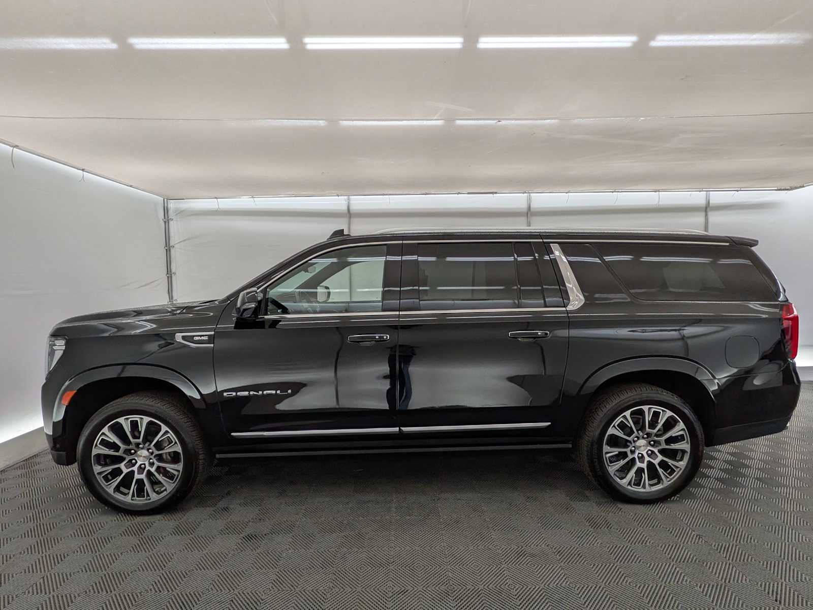 2023 Gmc Yukon XL Denali photo 2