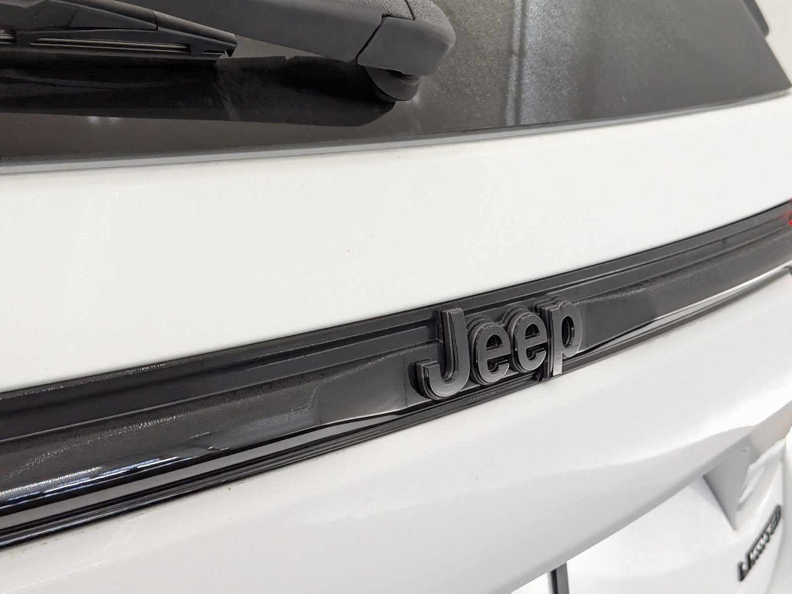 Thumbnail: 2023 Jeep Grand Cherokee - 11