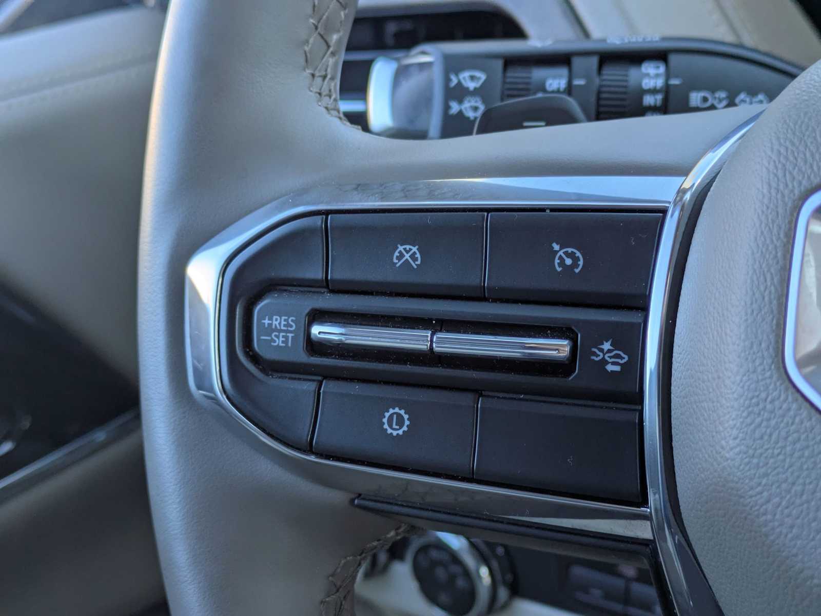 Thumbnail: 2025 GMC Yukon XL - 25
