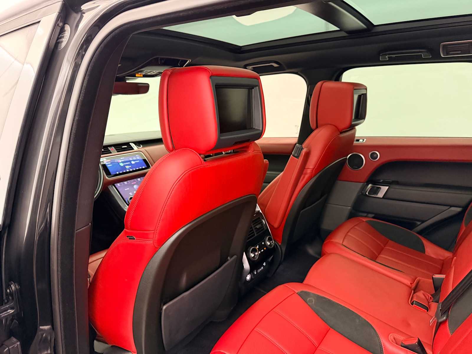 Thumbnail: 2018 Land Rover Range Rover Sport - 19