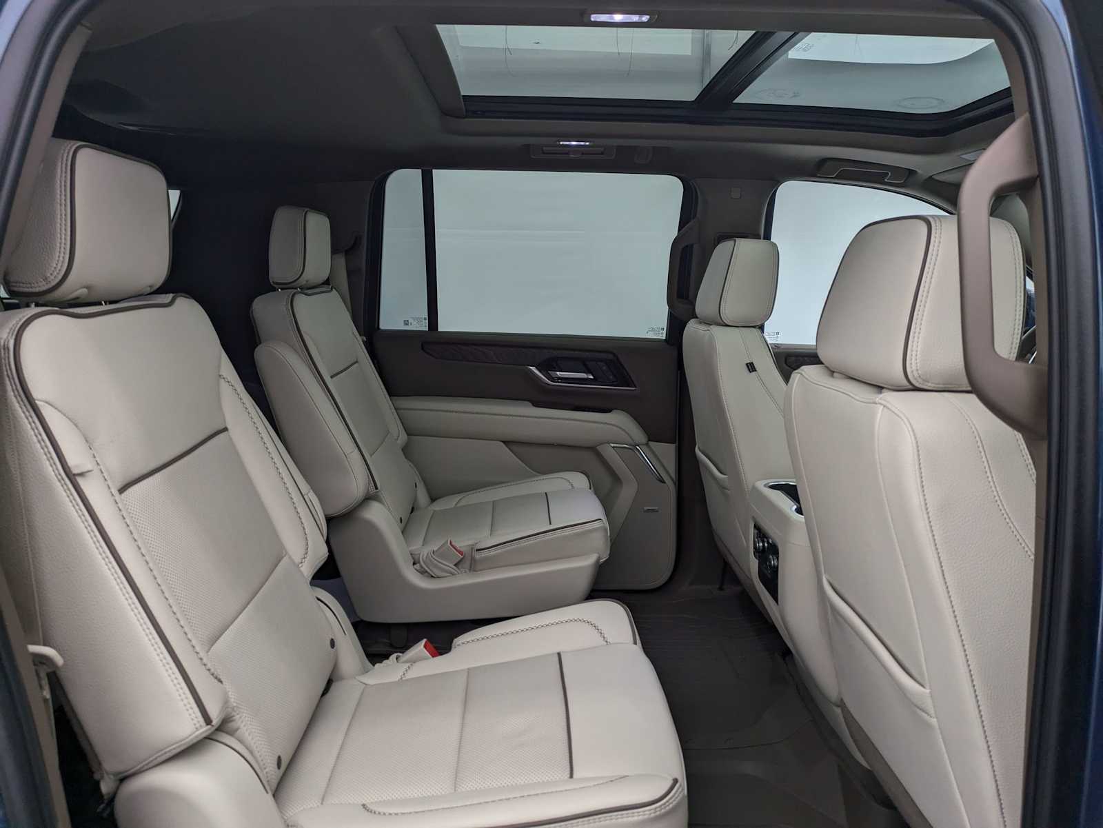 Thumbnail: 2025 GMC Yukon XL - 22