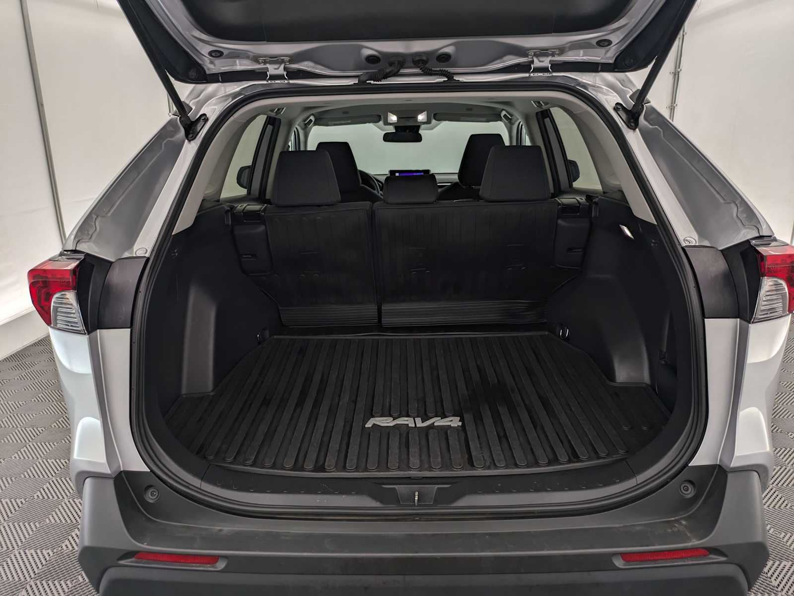 Thumbnail: 2024 Toyota RAV4 - 32