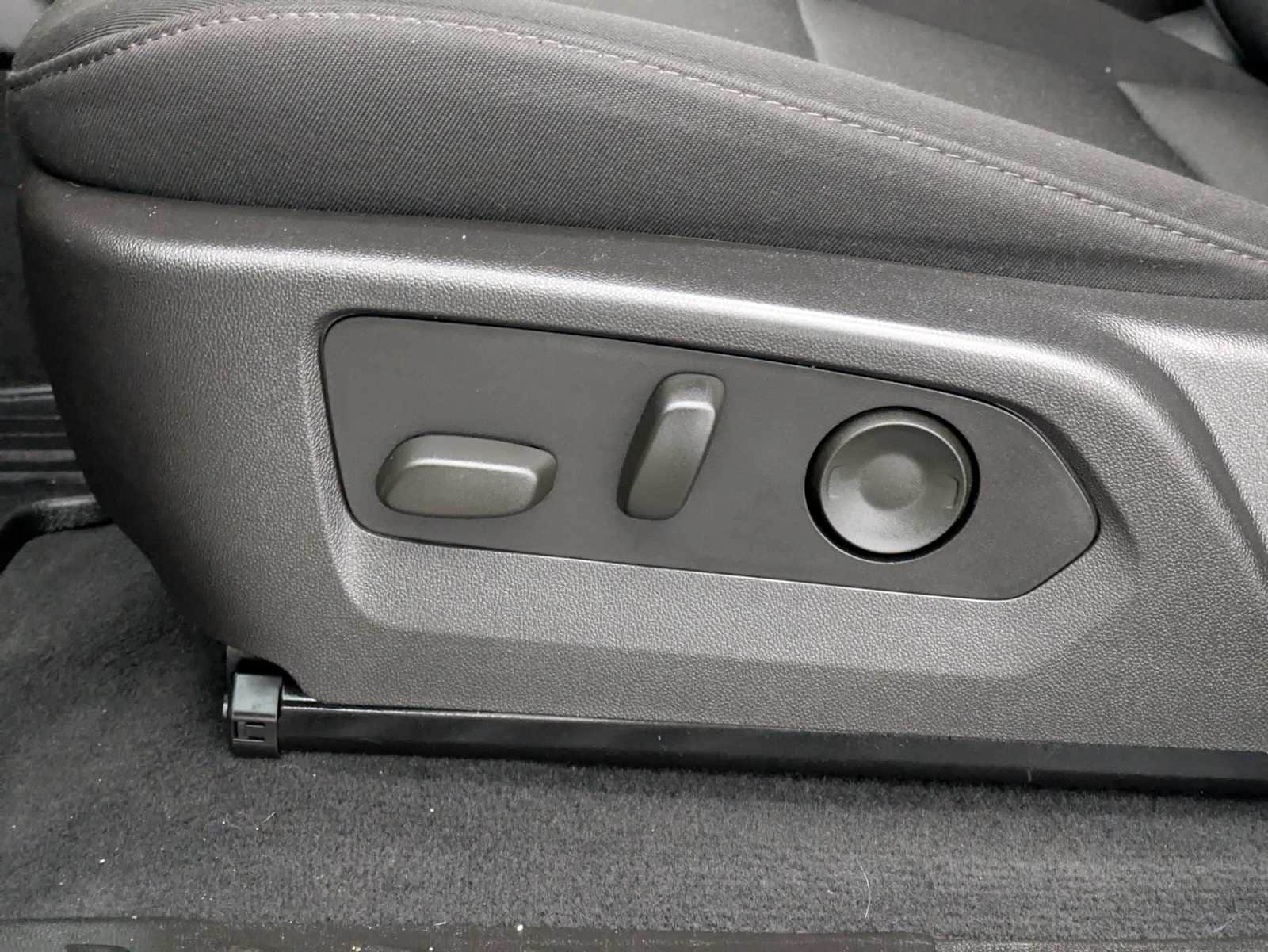 Thumbnail: 2024 Chevrolet Colorado - 16