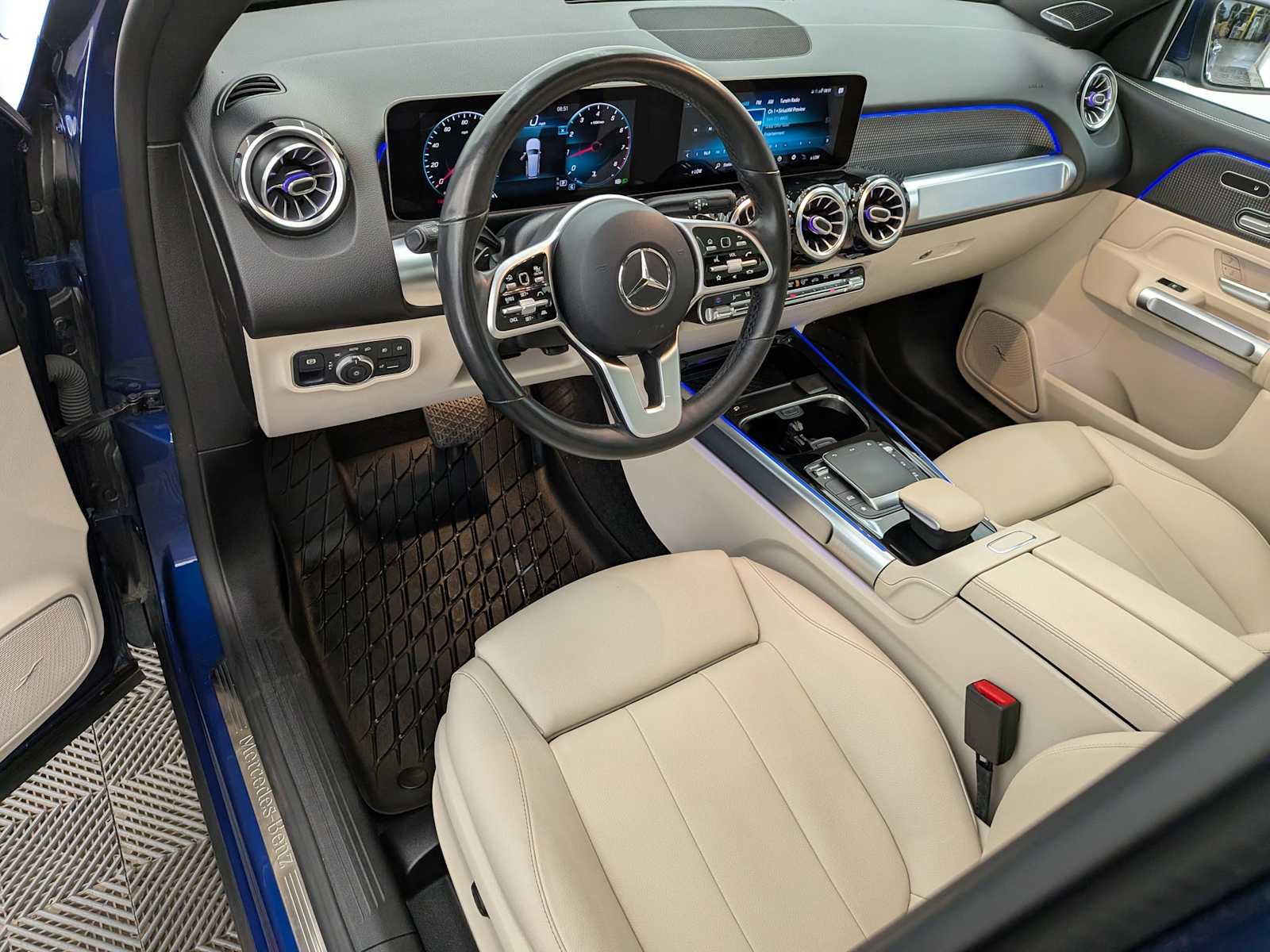 Thumbnail: 2021 Mercedes-Benz GLB - 2