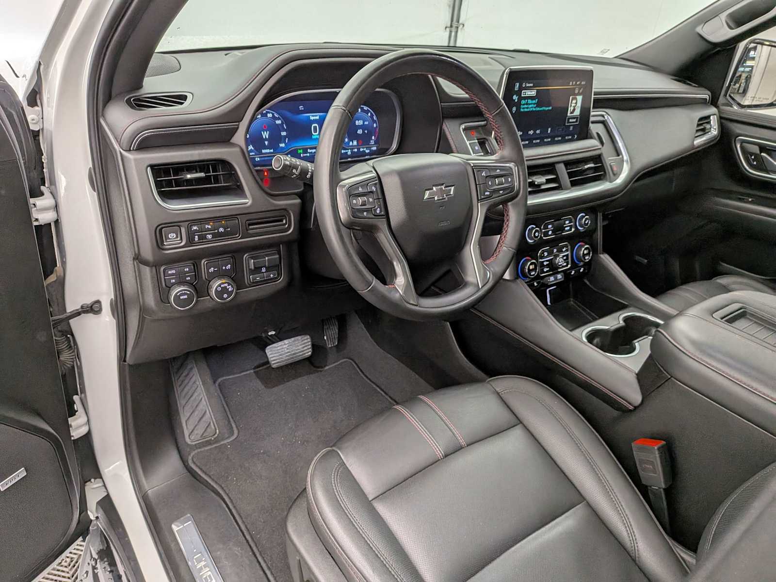 2023 Chevrolet Suburban RST photo 2